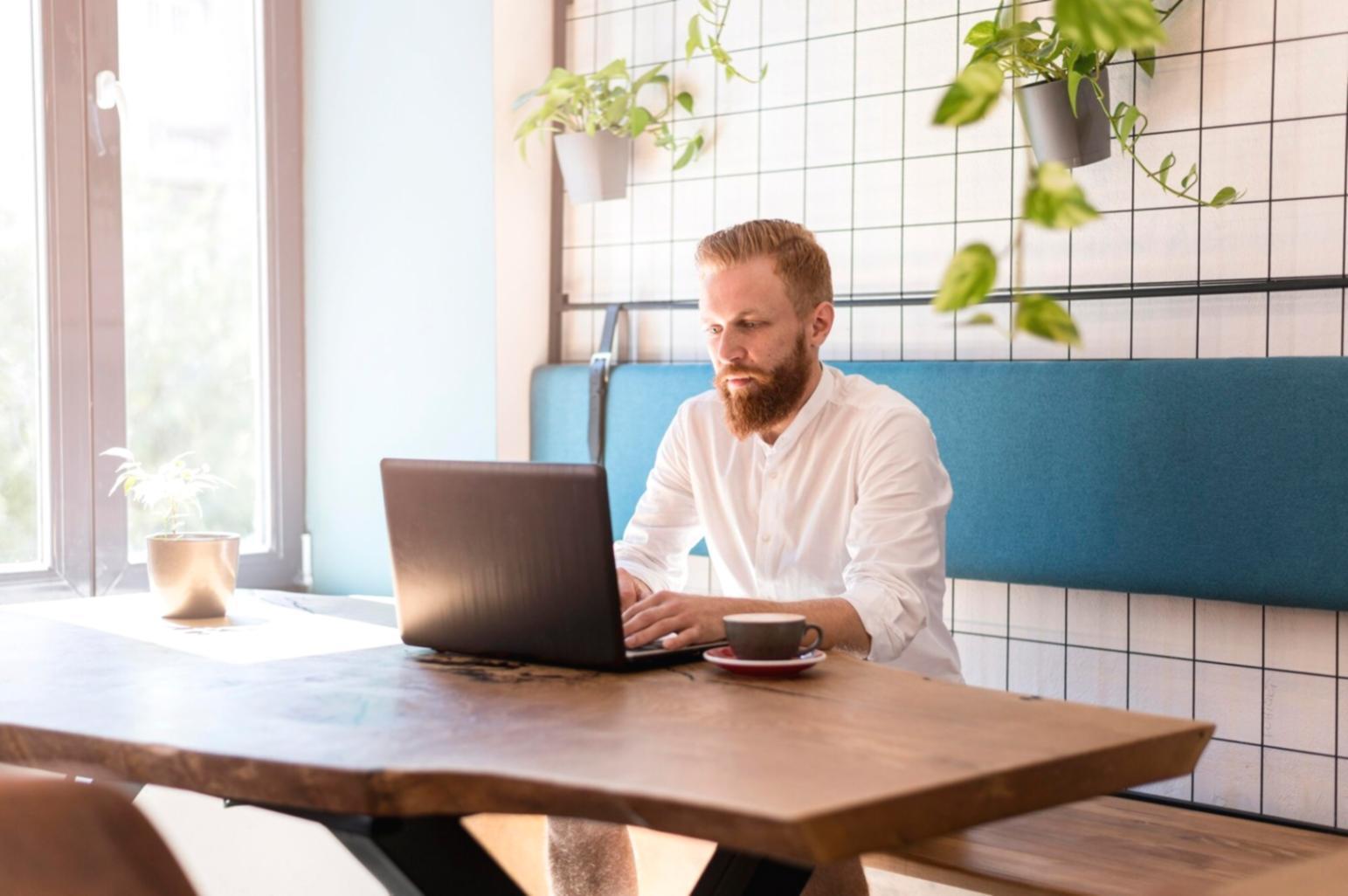 Teilnehmer während einer praktischen Übung zur Cashflow-Analyse